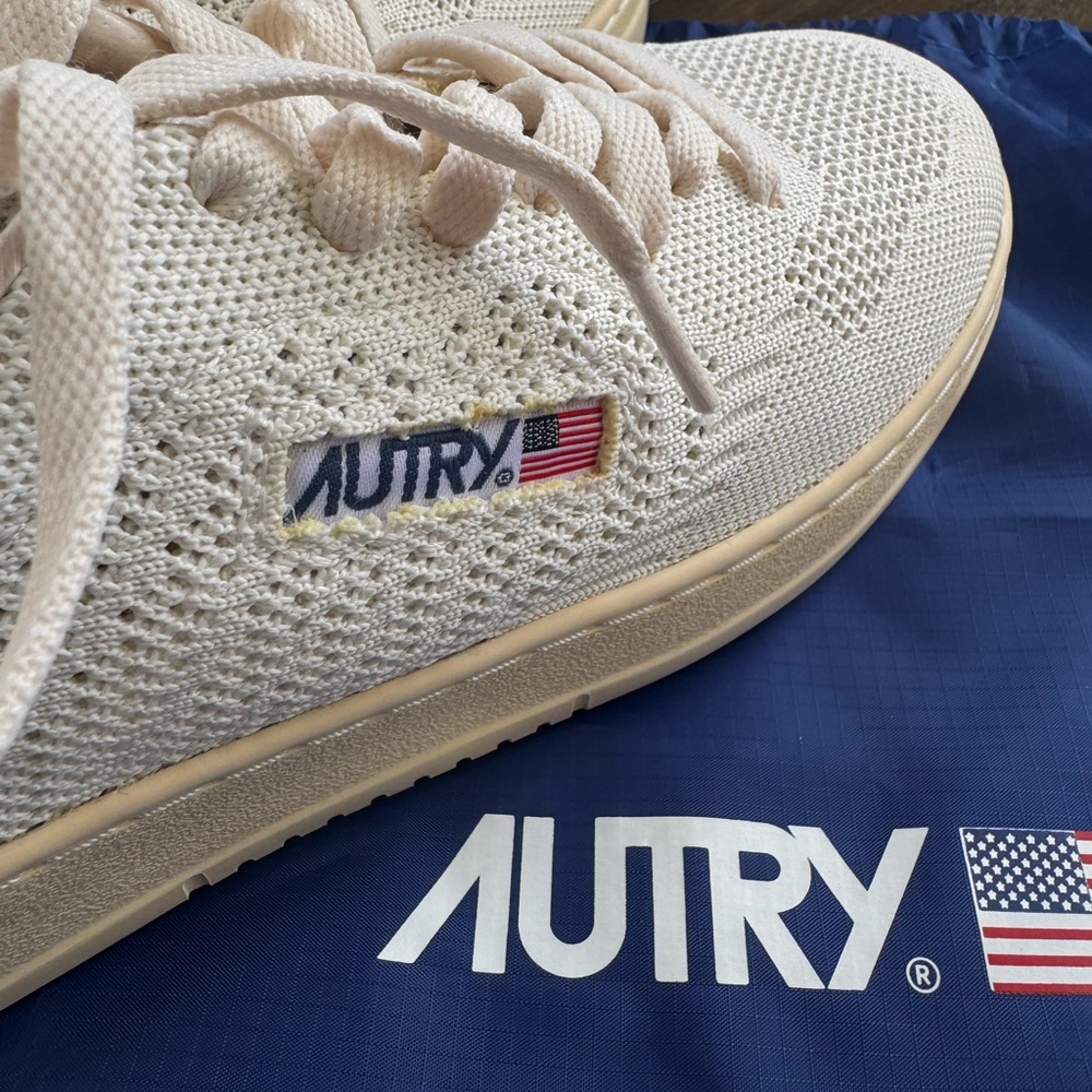 Autry easeknit low top sneaker in ivory/white - Picture 2 of 4